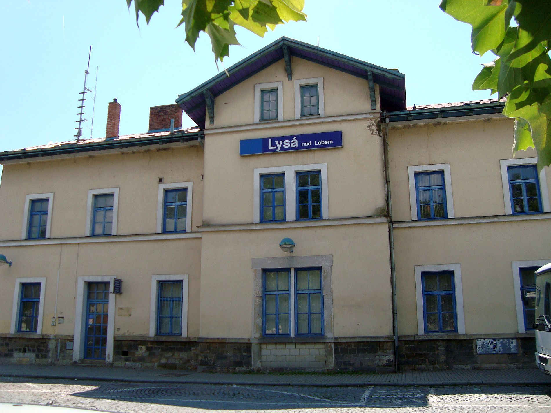 KIT SALOON LYSÁ (NYMBURK) JAK JSME HO VIDĚLI MY
