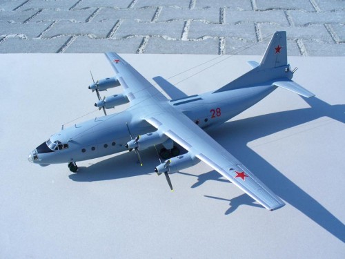 Antonov AN-12BK 1/72 Roden