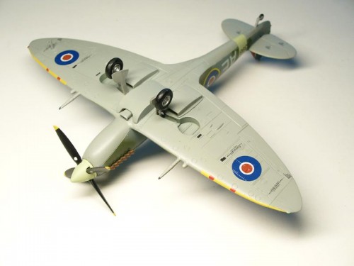 Spitfire Mk.IXc 1/72 AZ model
