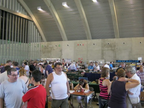 Mons hala hučí.