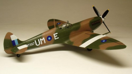 Spitfire Mk.VIII 1/72 AZ model
