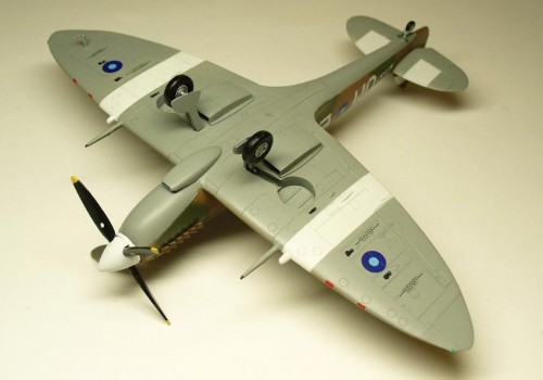 Spitfire Mk.VIII 1/72 AZ model