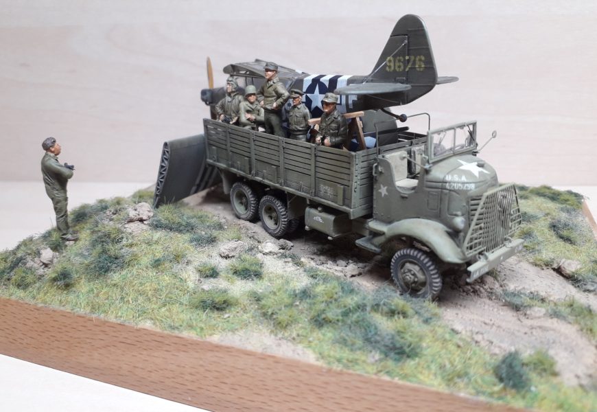 GMC AFKWX 353 C.O.E. cargo a Piper L4H