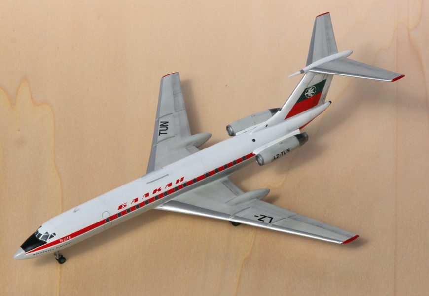 Tu-134A  1:144 AZmodel