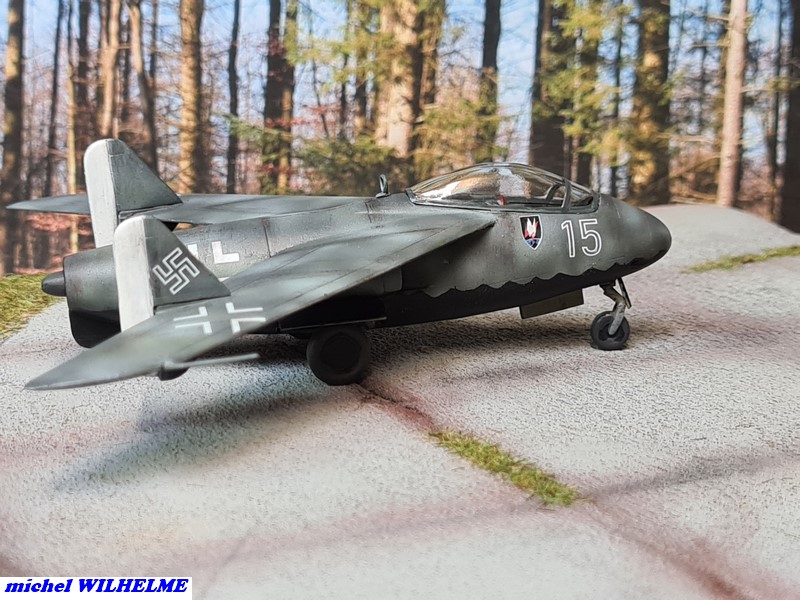 Junkers EF 128 1/72 AZmodel + bonus z výstavy
