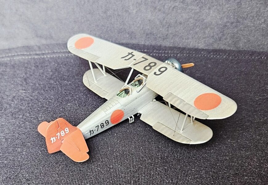 Yokosuka K5Y Aka-tombo “Willow” 1/72 AZmodel (ex Valom) Yokosuka K5Y Aka-tombo “Willow” 1/72 AZmodel (ex Valom)